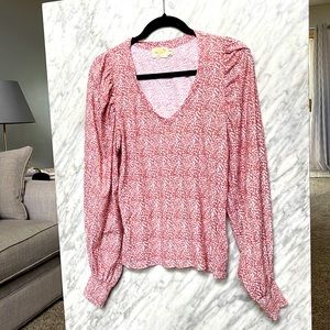 V neck long sleeve shirt